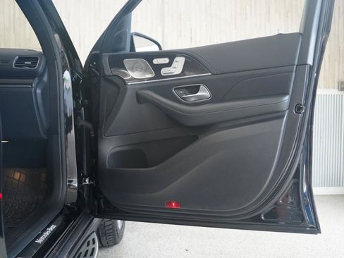 Used 2021 Mercedes-Benz GLS 580 4MATIC image 35