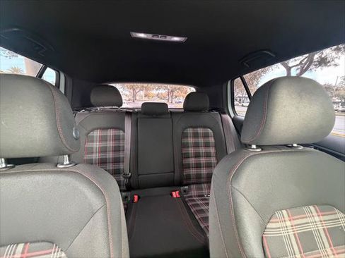Used 2018 Volkswagen GTI SE FWD image 24