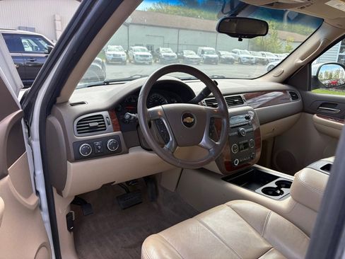 Used 2009 Chevrolet Suburban LT AWD/4WD image 14