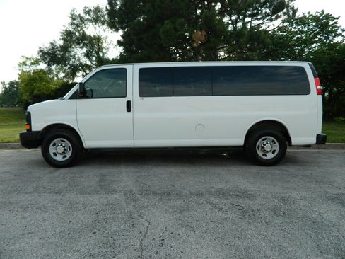 Used 2014 Chevrolet Express 3500 LS w/ Cold Climate Package RWD image 4