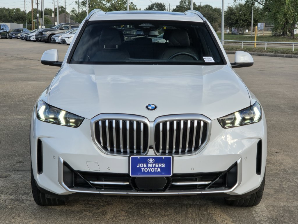 Used 2025 BMW X5 xDrive40i AWD/4WD image 3