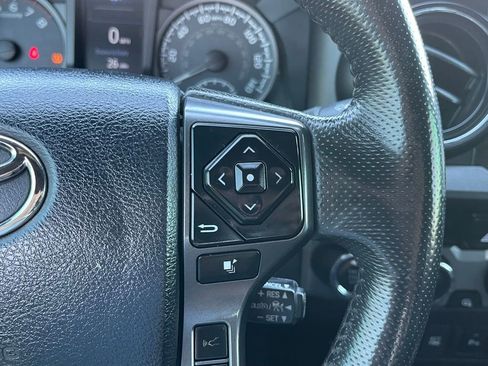 Used 2018 Toyota Tacoma TRD Sport AWD/4WD image 25