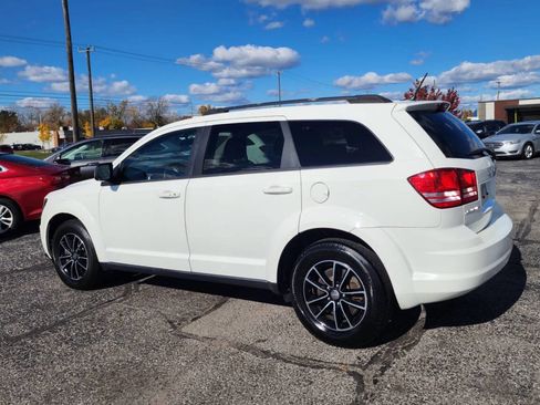 Used 2017 Dodge Journey SE w/ Flexible Seating Group image 4