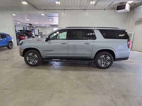 Used 2025 Chevrolet Suburban Z71 AWD/4WD image 5
