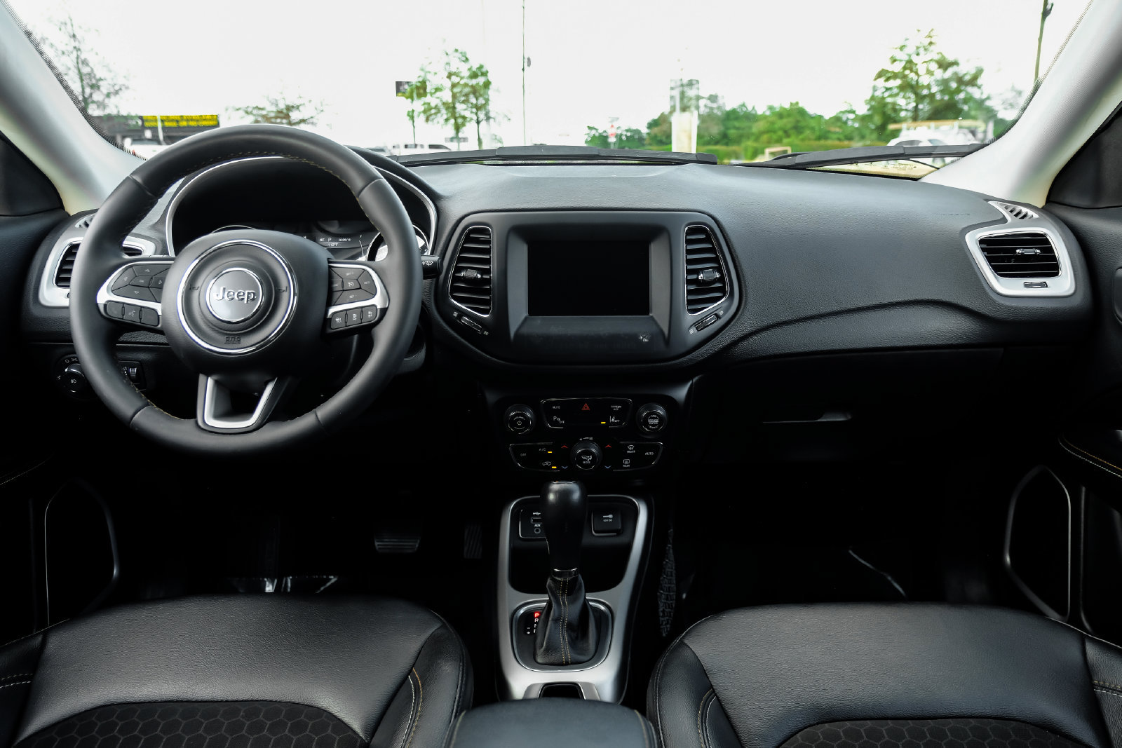 Used 2021 Jeep Compass Latitude w/ Driver Assistance Group FWD image 16