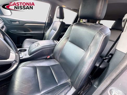 Used 2018 Toyota Highlander XLE FWD image 25