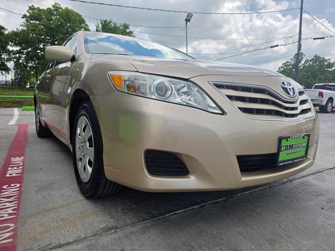 Used 2010 Toyota Camry LE image 4