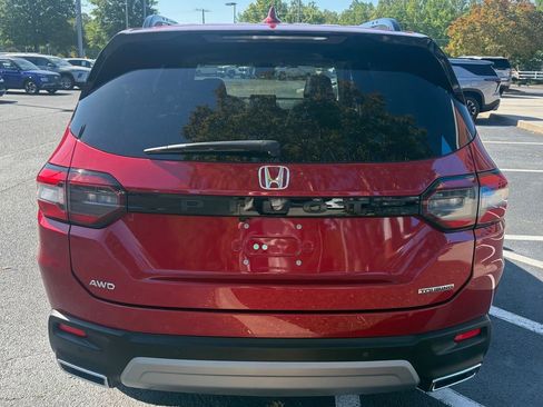 Used 2024 Honda Pilot Touring image 15