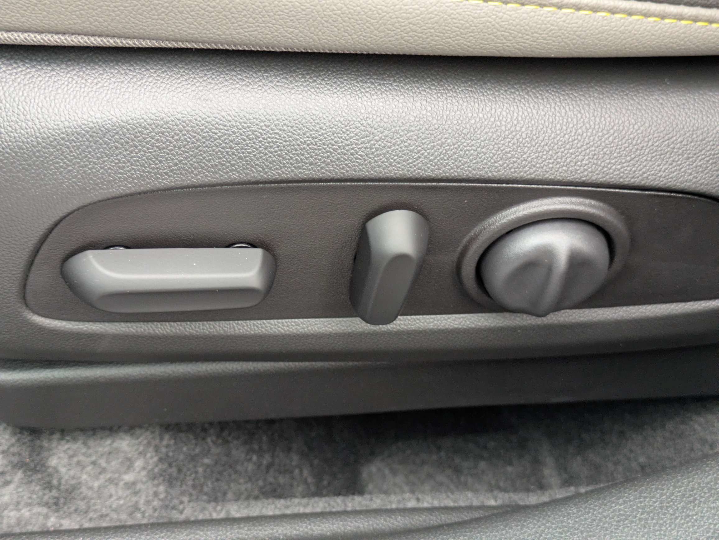 New 2026 Chevrolet Trax ACTIV w/ Sunroof Package FWD image 11