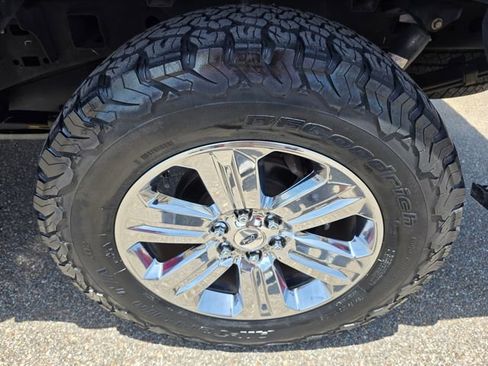 Used 2018 Ford F150 Lariat w/ Equipment Group 502A Luxury AWD/4WD image 11