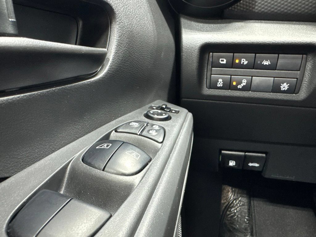 Used 2025 Nissan Kicks Play S FWD image 9
