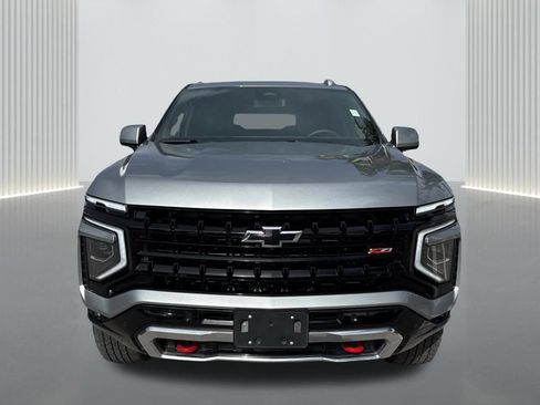 Used 2025 Chevrolet Suburban Z71 AWD/4WD image 2