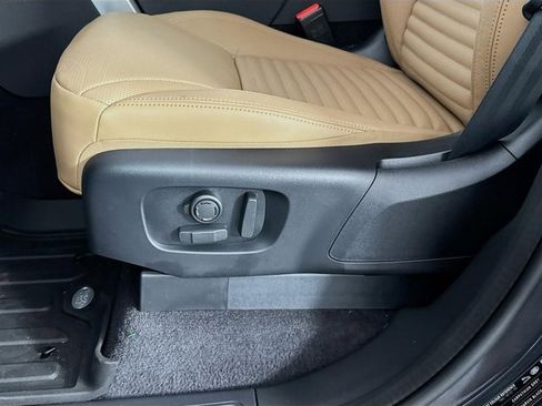 New 2026 Land Rover Discovery Limited Edition image 22