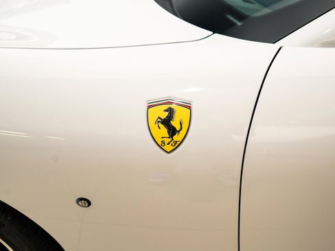 Used 2024 Ferrari Roma Spider image 38