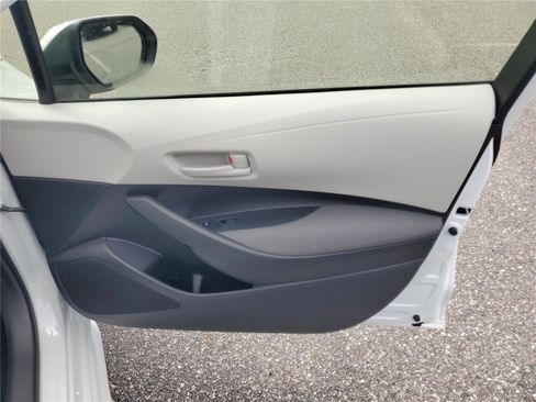 Used 2025 Toyota Corolla LE image 31