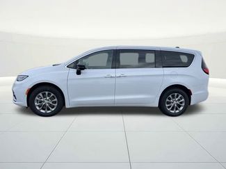 New 2026 Chrysler Pacifica Select video 2