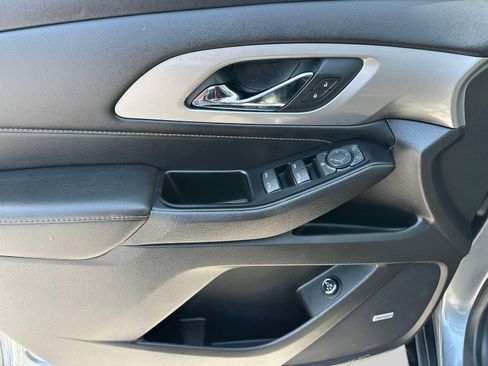 Used 2019 Chevrolet Traverse LT w/ LT Premium Package image 12