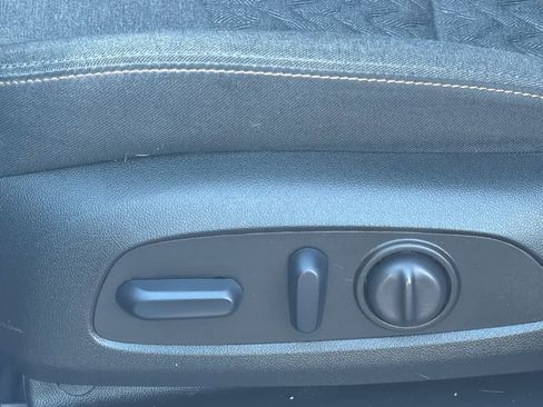 Used 2023 Chevrolet Equinox LT image 20