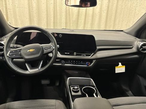 Used 2026 Chevrolet Equinox LT FWD image 17