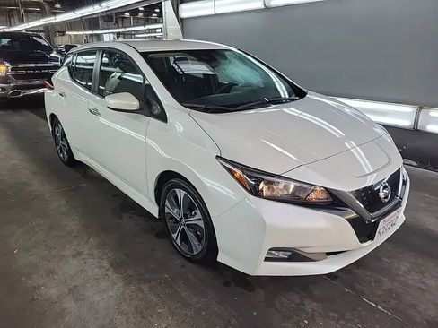 Used 2022 Nissan Leaf SV image 2