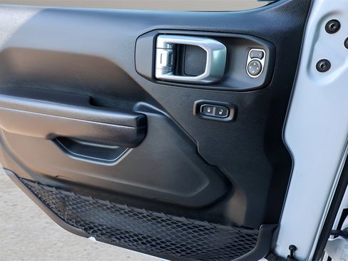 Used 2021 Jeep Wrangler Unlimited Islander image 21