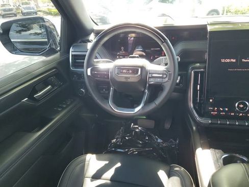 Used 2025 GMC Yukon Elevation w/ Elevation Premium Package image 12