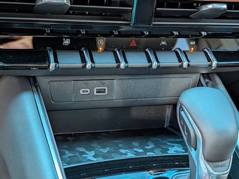 New 2026 GMC Canyon AT4 AWD/4WD image 17