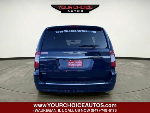 Used 2014 Chrysler Town & Country Touring FWD image 4