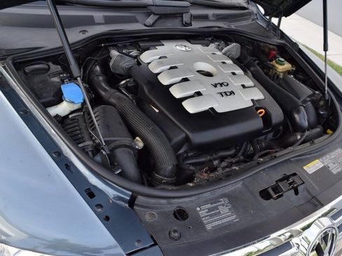 Used 2004 Volkswagen Touareg V10 TDI AWD/4WD image 90