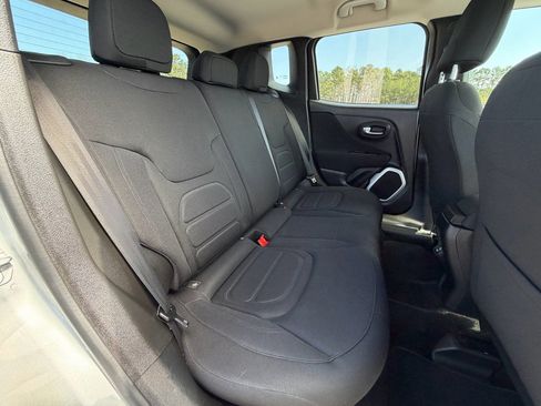 Used 2018 Jeep Renegade Latitude image 17