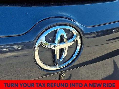 Used 2019 Toyota Highlander LE image 23