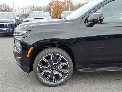 New 2026 Chevrolet Suburban RST image 6