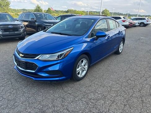 Used 2018 Chevrolet Cruze LT FWD image 1