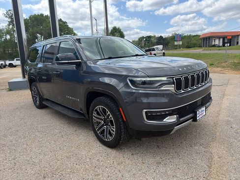 Used 2024 Jeep Wagoneer L Series II image 12