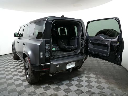 Used 2023 Land Rover Defender 110 V8 image 32