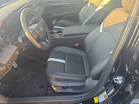 Used 2025 Toyota Camry SE image 20