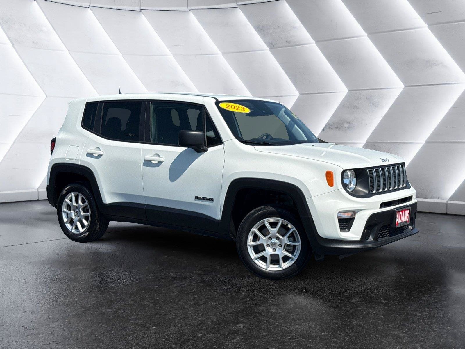Used 2023 Jeep Renegade Latitude AWD/4WD image 1