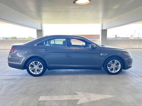 Used 2018 Ford Taurus SEL FWD image 11