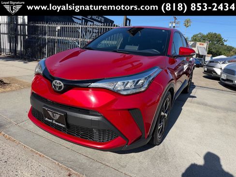 Used 2020 Toyota C-HR XLE FWD image 3