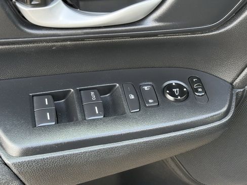 Used 2018 Honda CR-V LX image 15