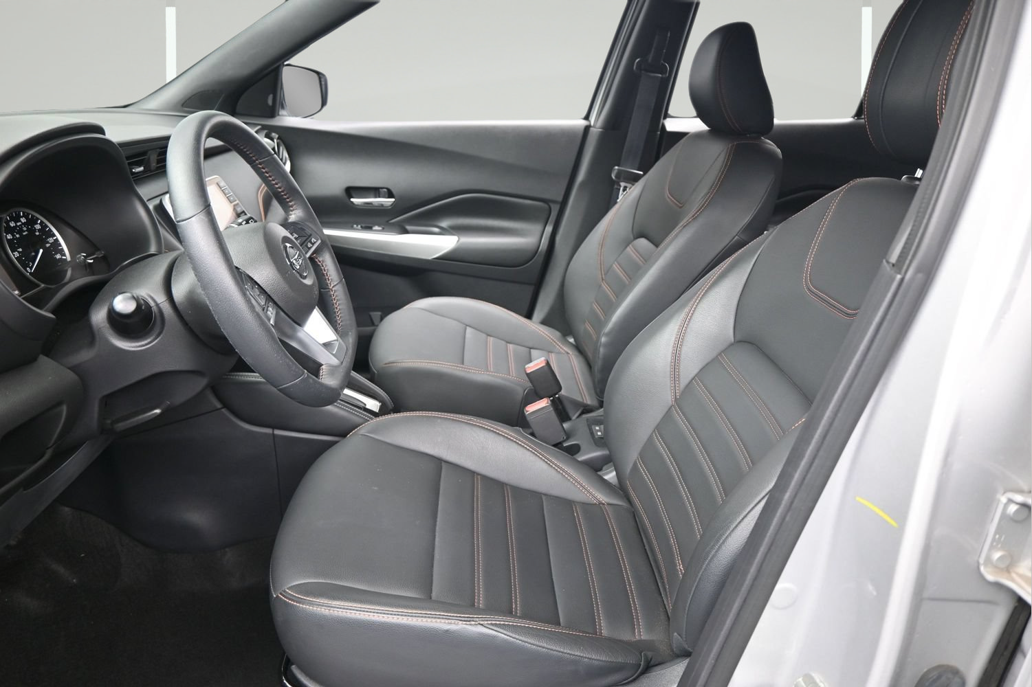 Used 2020 Nissan Kicks SR w/ SR Premium Package FWD image 9