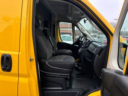 Used 2018 RAM ProMaster 2500 w/ Interior Convenience Group image 28