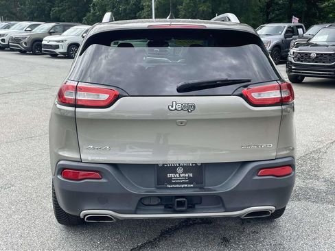 Used 2017 Jeep Cherokee Limited w/ Trailer Tow Group AWD/4WD image 6