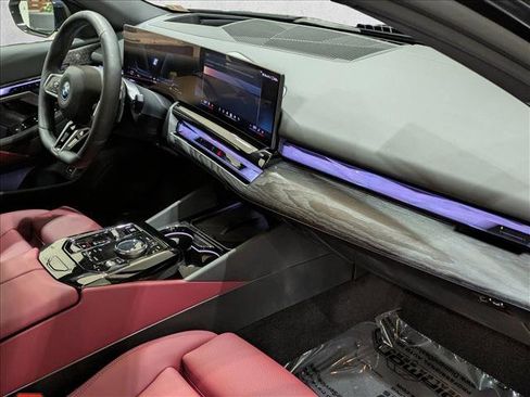 Used 2026 BMW 550e xDrive image 23