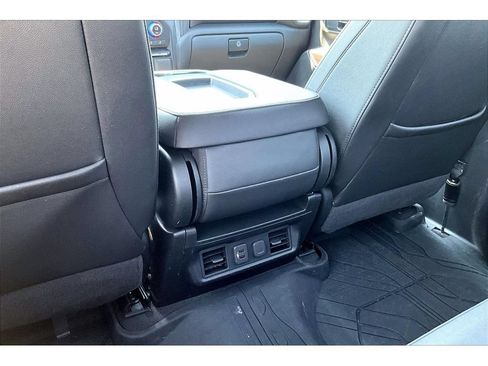 Used 2022 Chevrolet Silverado 3500 LTZ AWD/4WD image 11