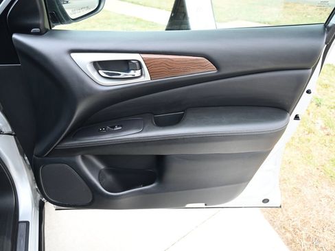 Used 2020 Nissan Pathfinder Platinum image 50