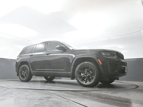 New 2026 Jeep Grand Cherokee Laredo AWD/4WD image 39