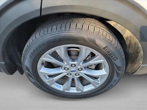 Used 2021 Ford Explorer XLT w/ Equipment Group 202A RWD image 12