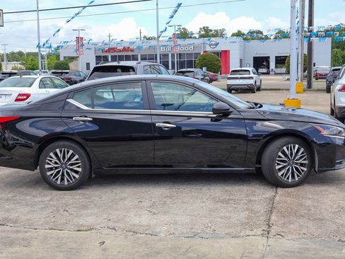 Used 2025 Nissan Altima 2.5 SV FWD image 22
