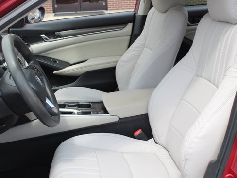 Used 2019 Honda Accord LX image 13